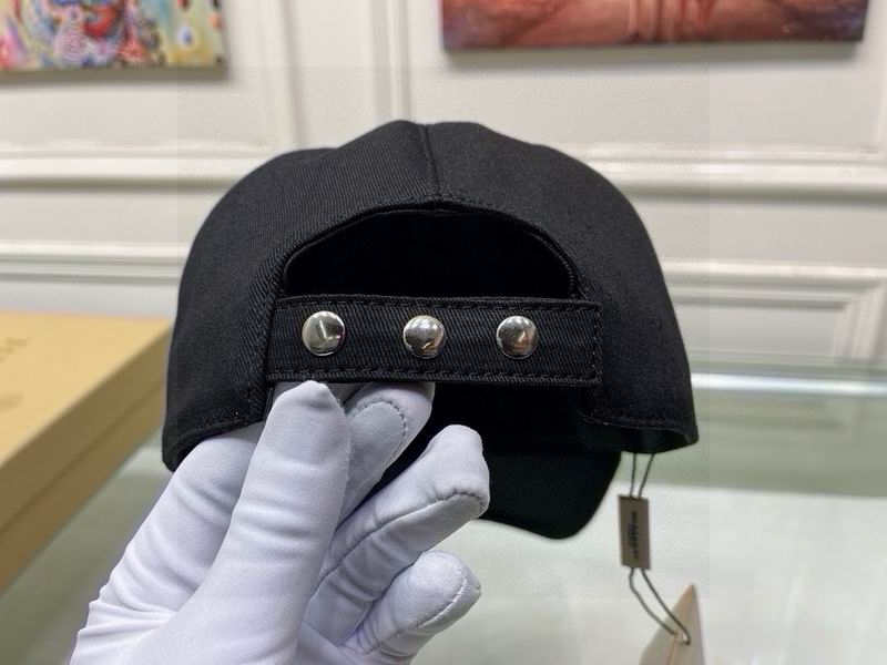 Burberry cap  (5)