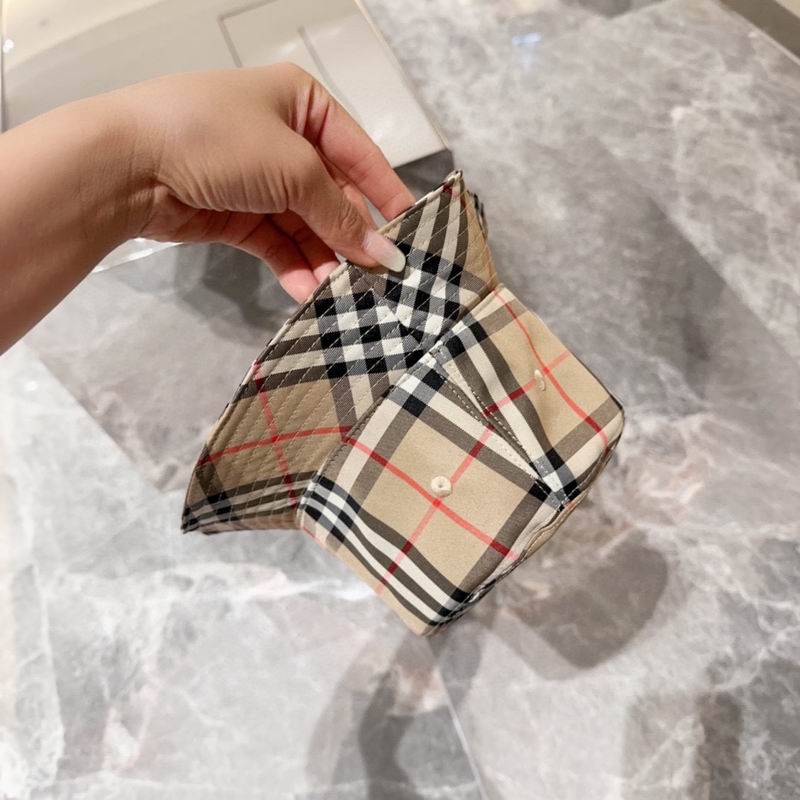 Burberry hat (7)
