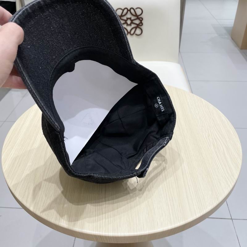 Chanel cap (614)
