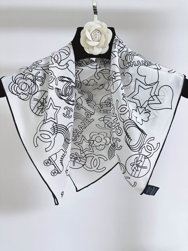 Chanel silk scarf 70X70cm E29 (4)