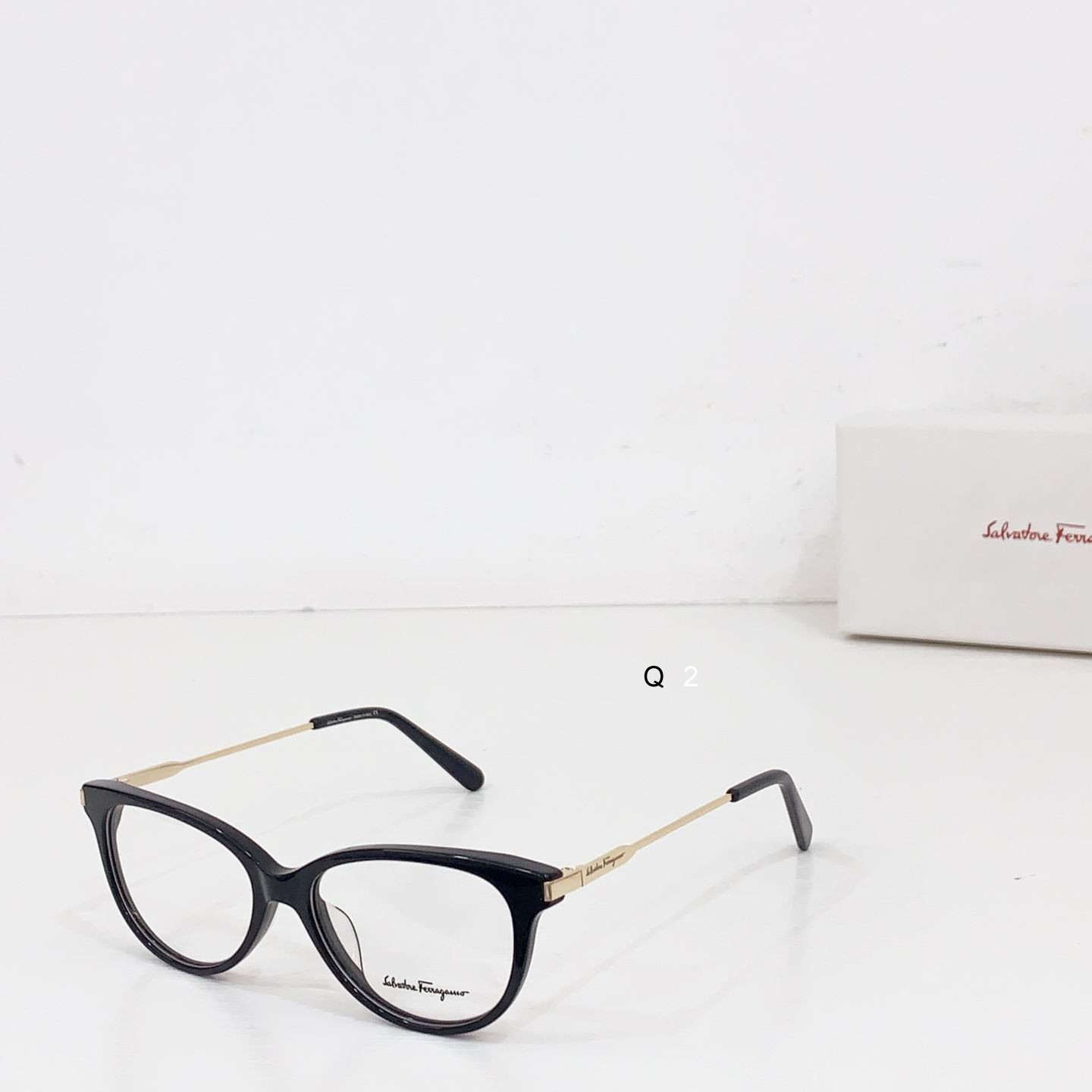 Ferragamo 1585 53 16-145 b05