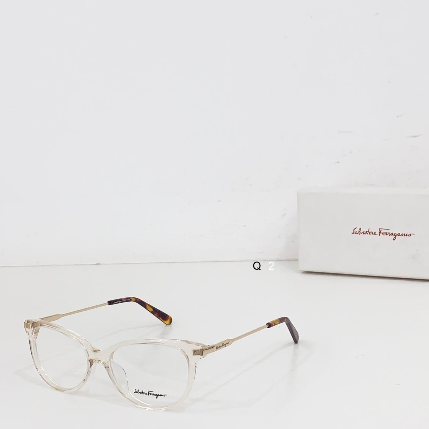Ferragamo 1585 53 16-145 b06