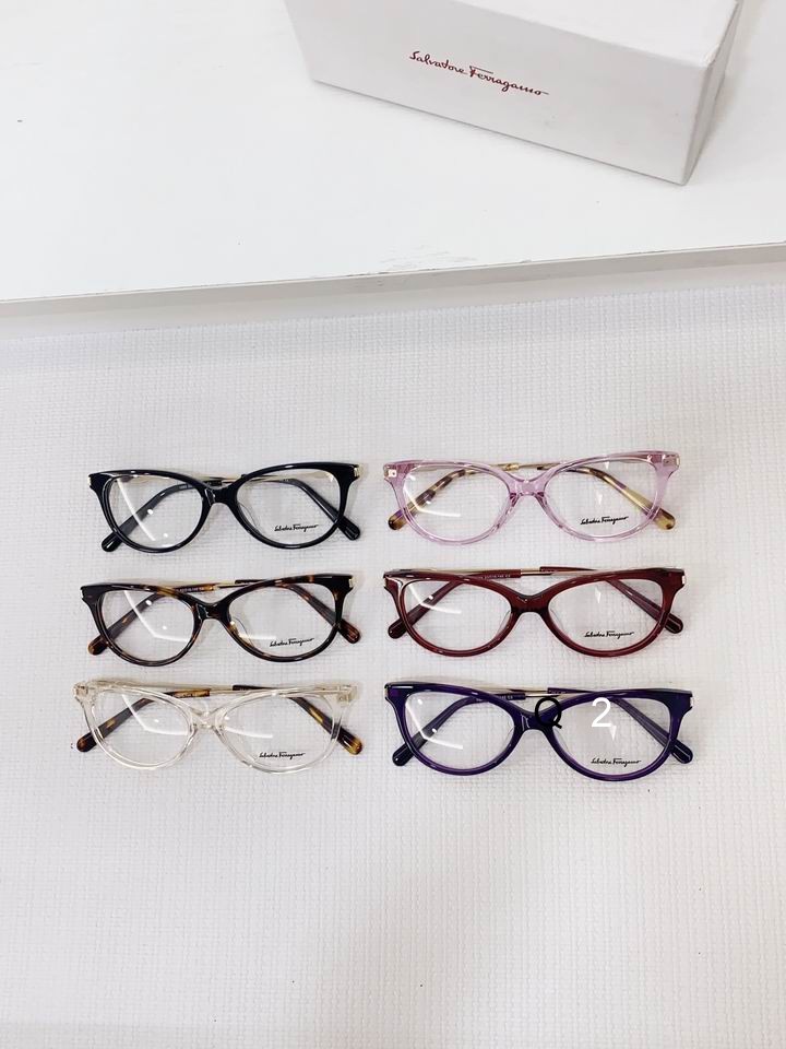 Ferragamo 1585 53 16-145 b08