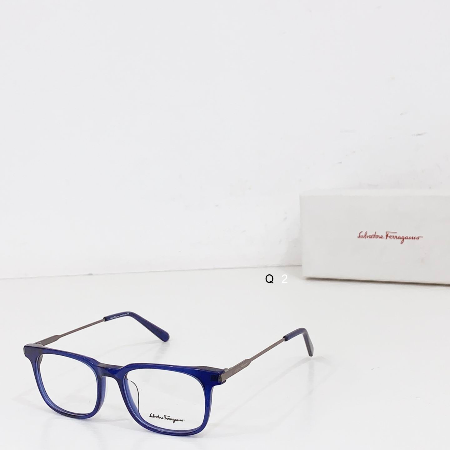 Ferragamo 1586 51 18-145 b02