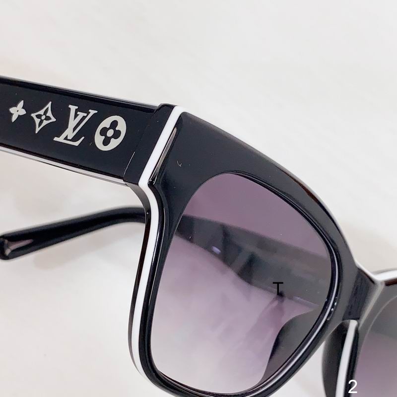 LV 2656U 56 18-145 b07