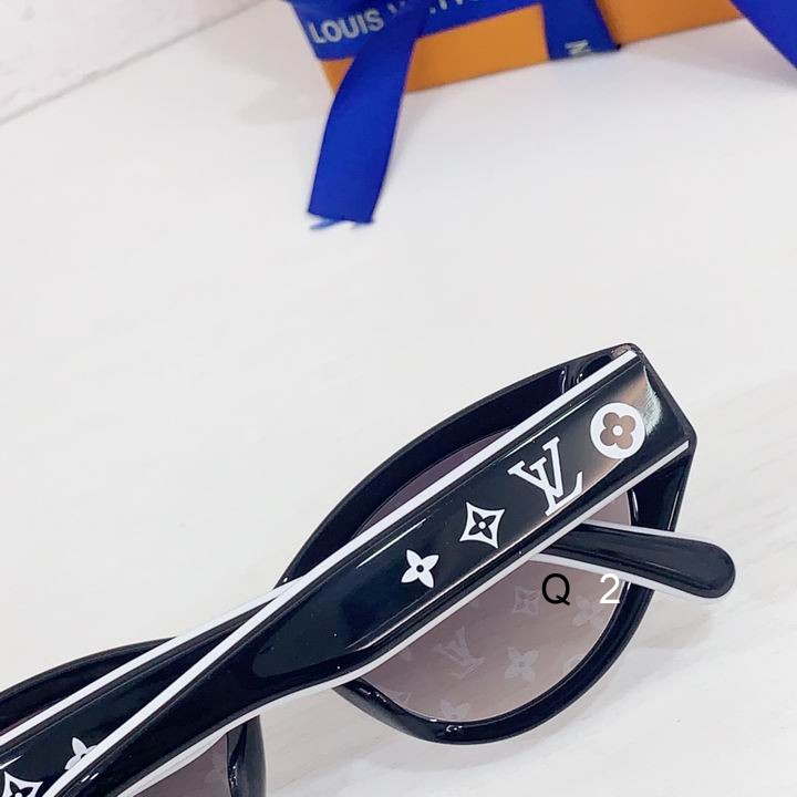 LV Z2686 53 19-145 b08