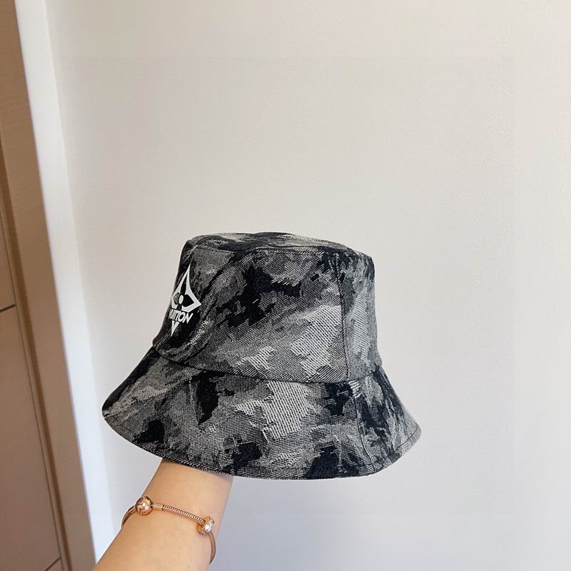 LV hat (320)