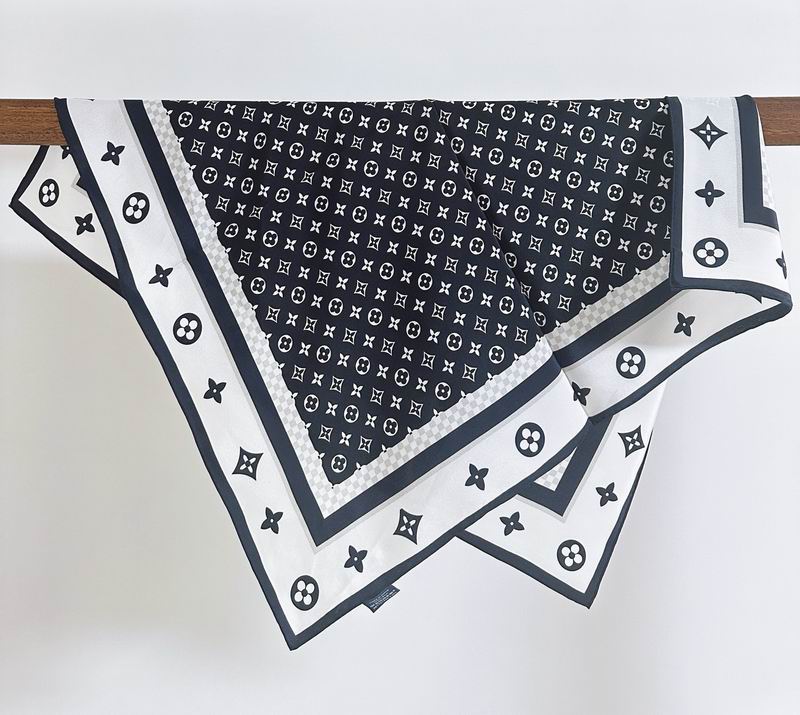 LV silk scarf 70X70cm E30 (3)