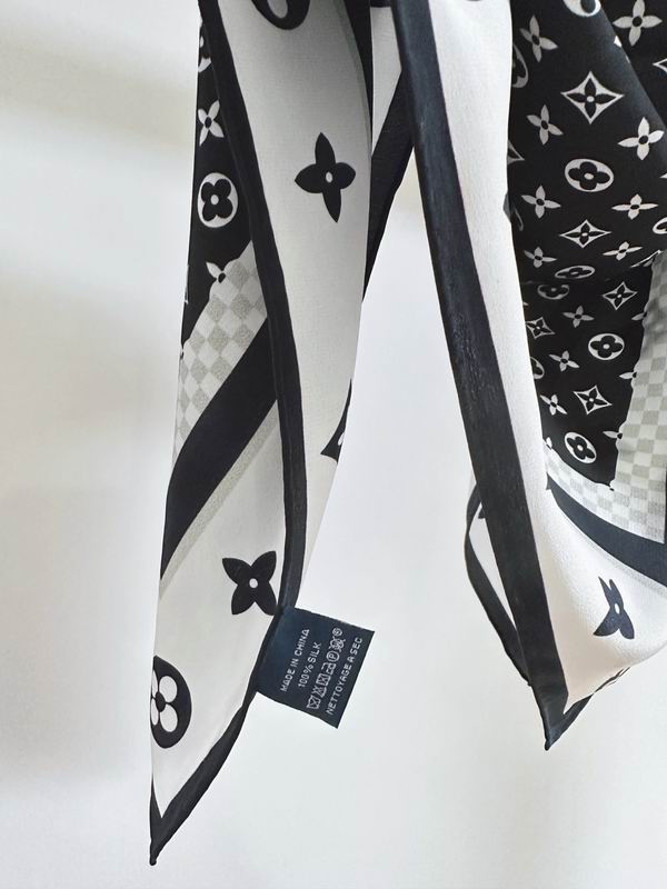 LV silk scarf 70X70cm E30 (5)