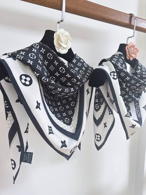 LV silk scarf 70X70cm E30 (6)