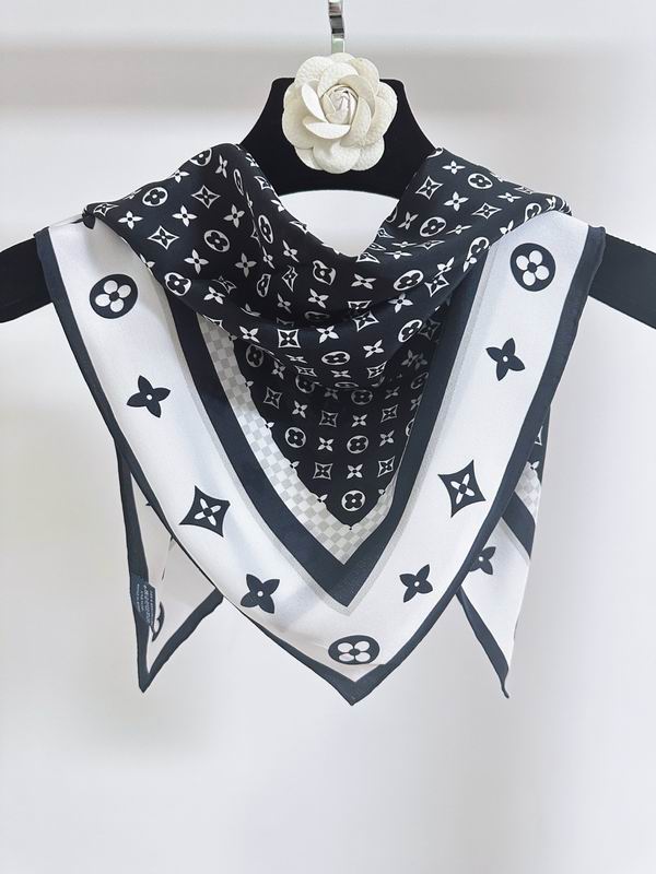 LV silk scarf 70X70cm E30 (8)