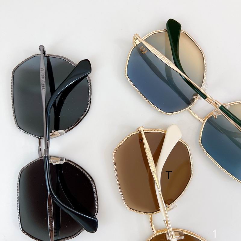 MiuMiu 66G 58 17-140 a08