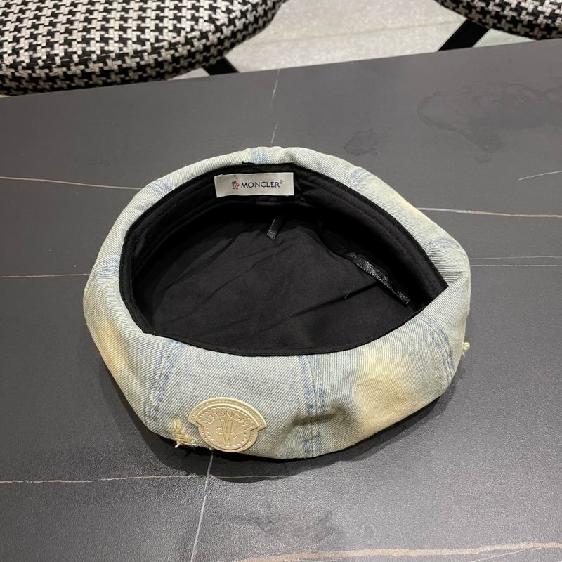 Moncler beret (1)