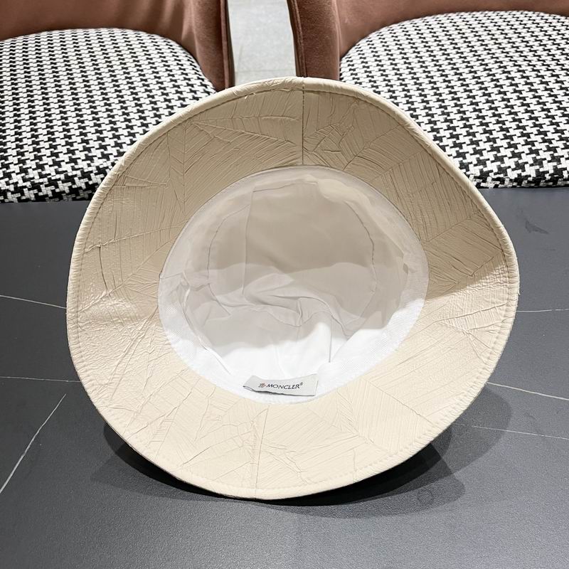 Moncler hat (1)