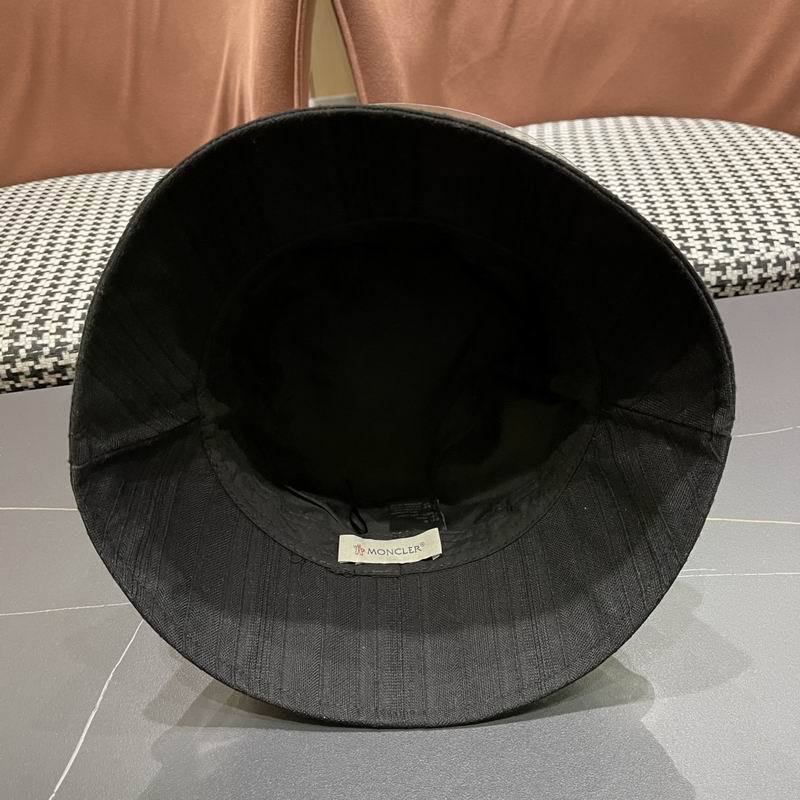 Moncler hat (2)