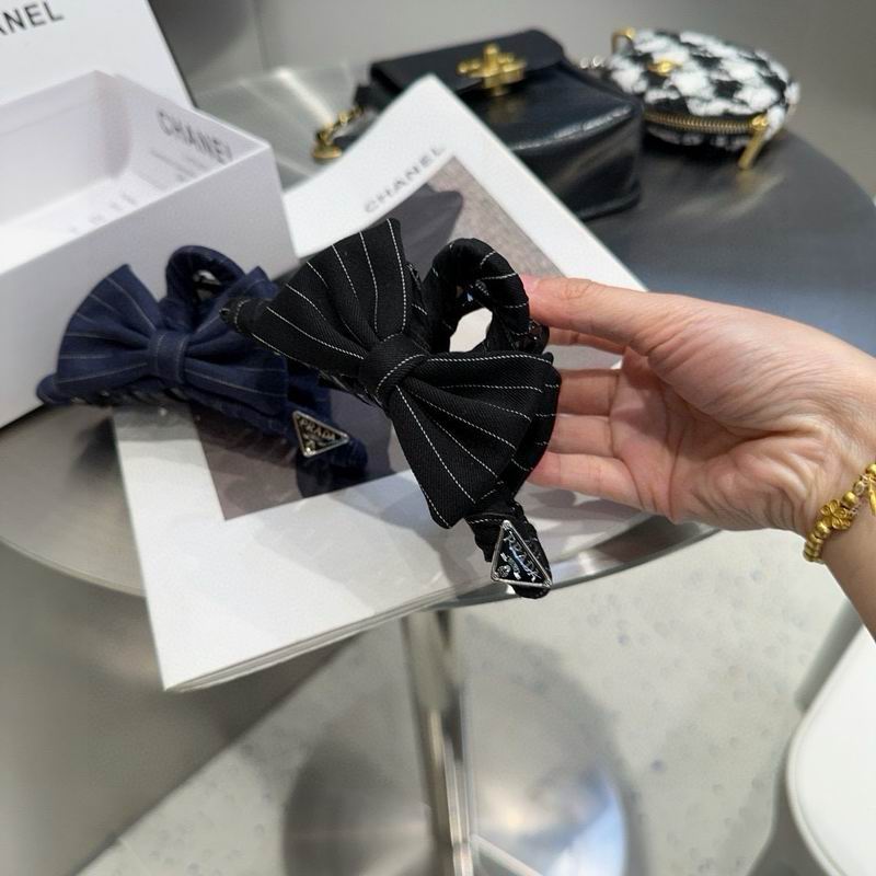 Prada Hair grab clip hh (1)