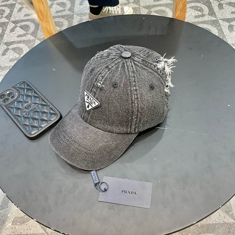 Prada cap (180)