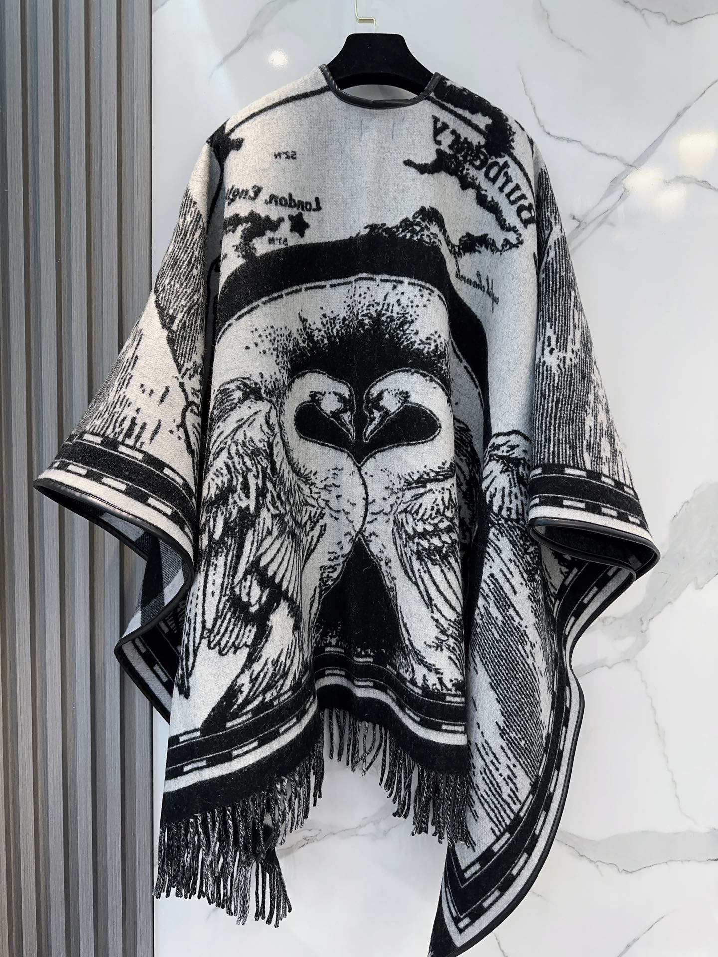 Burberry scarf E (1)