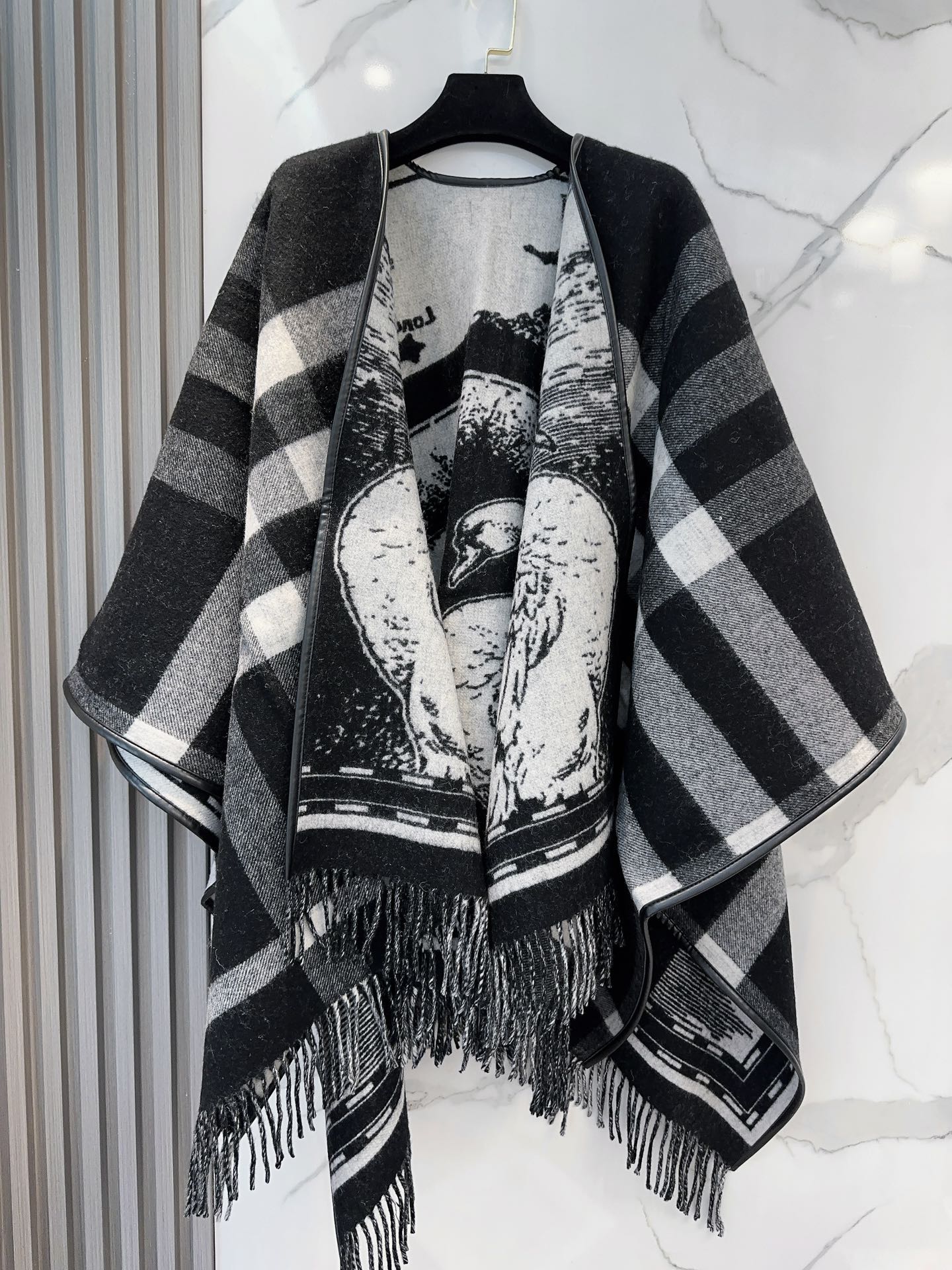 Burberry scarf E (2)