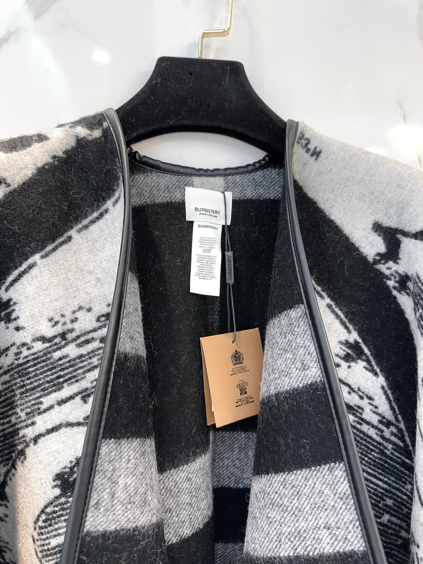 Burberry scarf E (6)