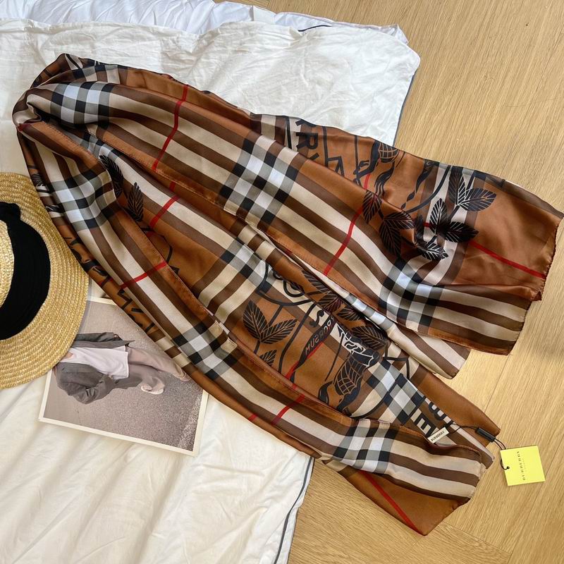 Burberry silk scarf 90-180cm E (25)