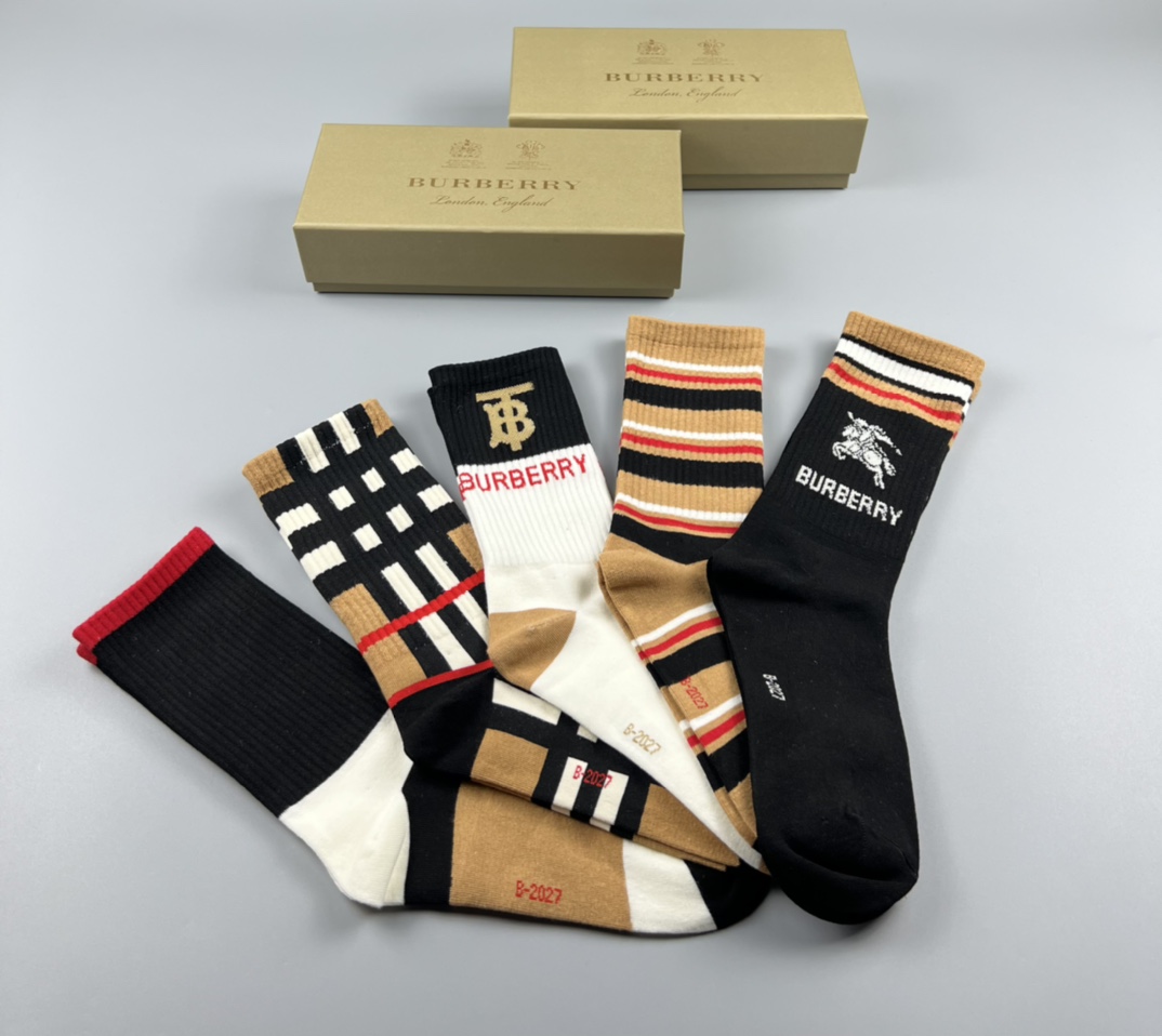 Burberry socks  (1)