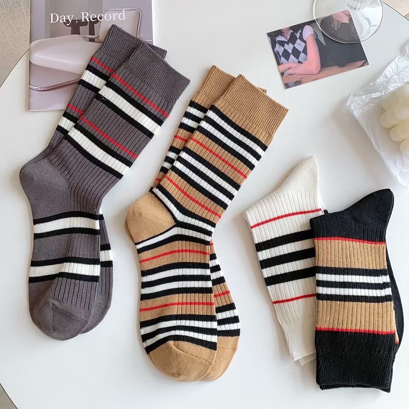 Burberry socks  (3)