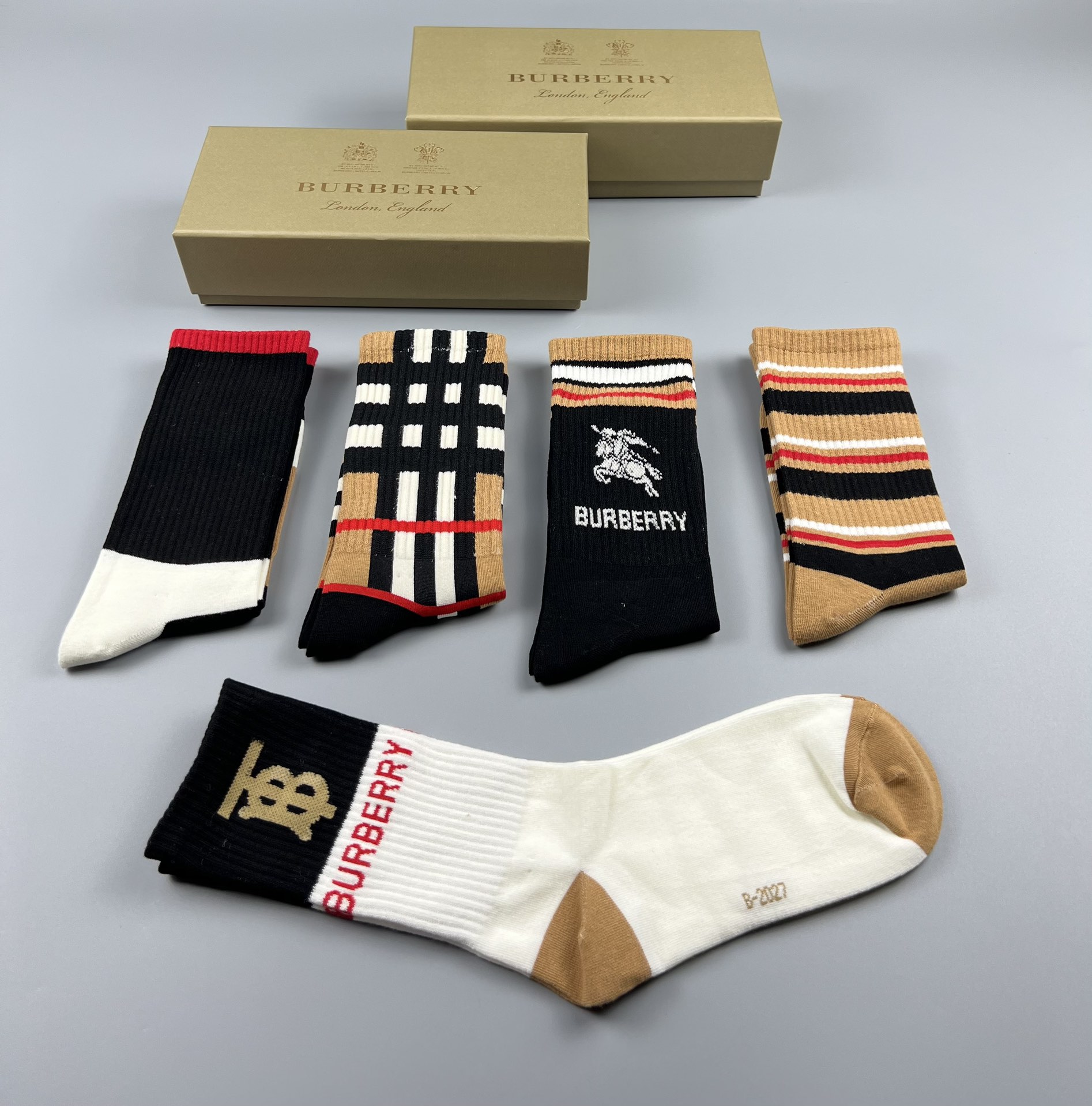 Burberry socks  (4)