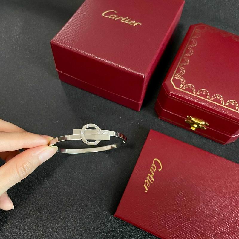 Cartier bracelet 06yxh11 (8)