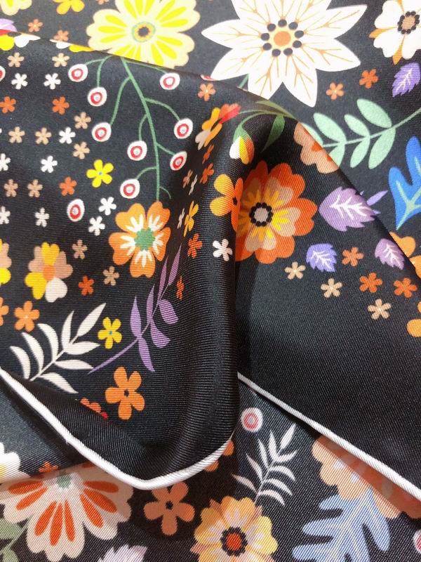 Chanel  silk scarf 90X90cm E (14)