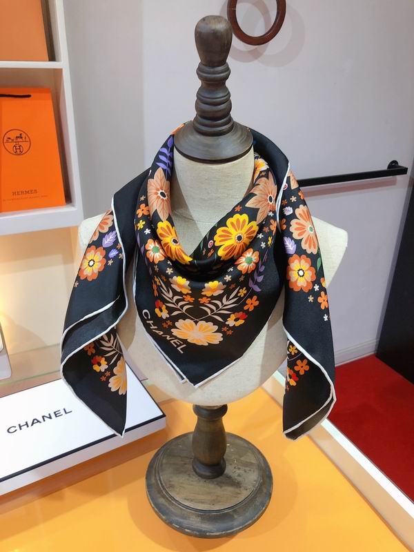 Chanel  silk scarf 90X90cm E (18)