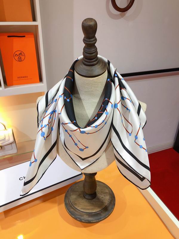 Chanel  silk scarf 90X90cm E (24)