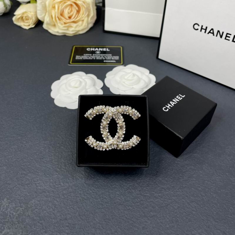 Chanel Brooch 05yxh29 (1)