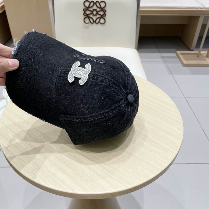 Chanel cap (614)
