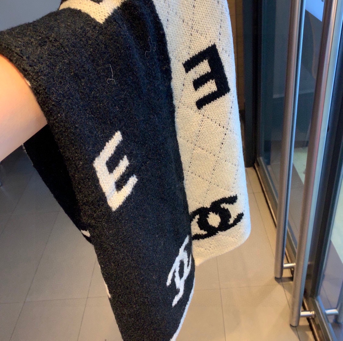 Chanel scarf 35X180cm 100%纯羊绒 E (1)