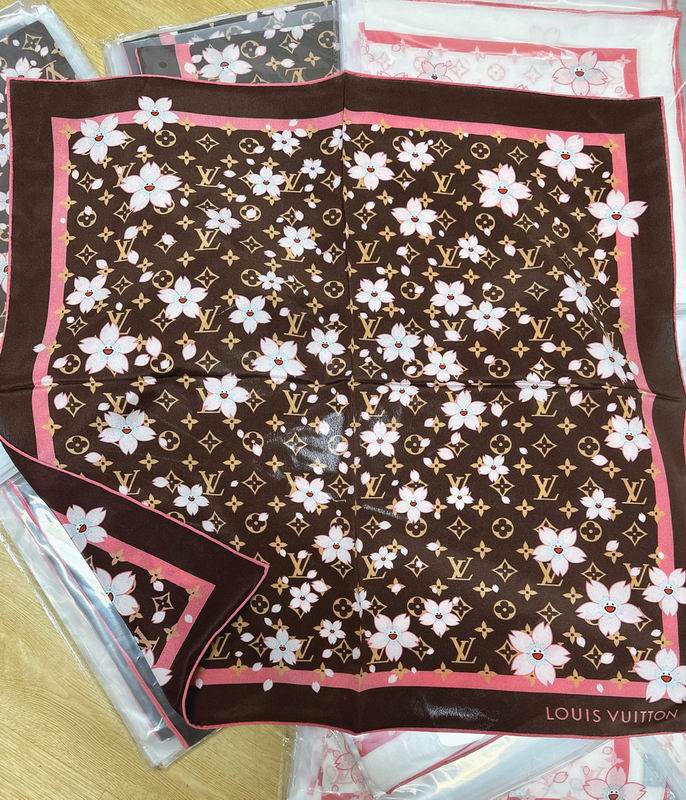 Chanel silk Scarf 70X70cm E22 (5)