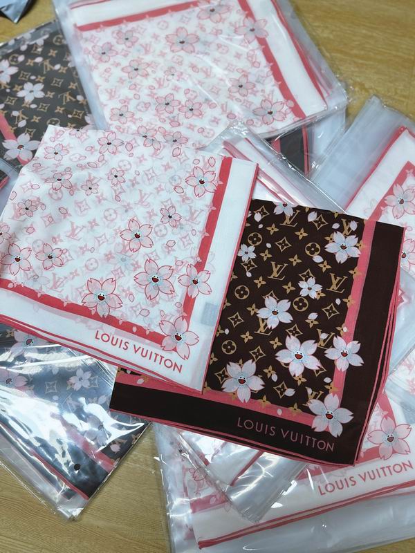 Chanel silk Scarf 70X70cm E22 (8)