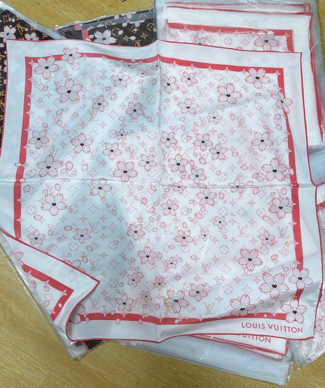 Chanel silk Scarf 70X70cm E22 (9)