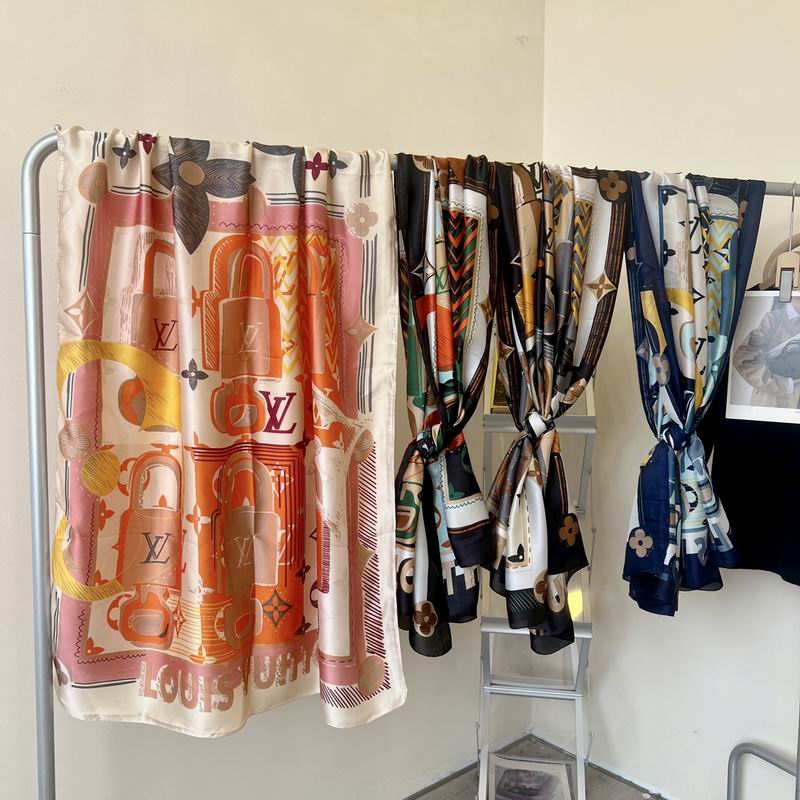 Chanel silk scarf 90-180cm E (1)