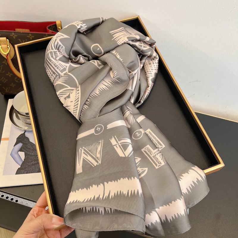 Chanel silk scarf 90-180cm E (1)