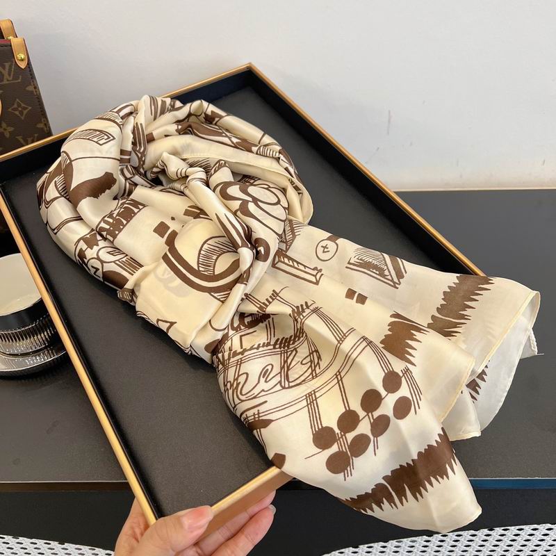 Chanel silk scarf 90-180cm E (17)