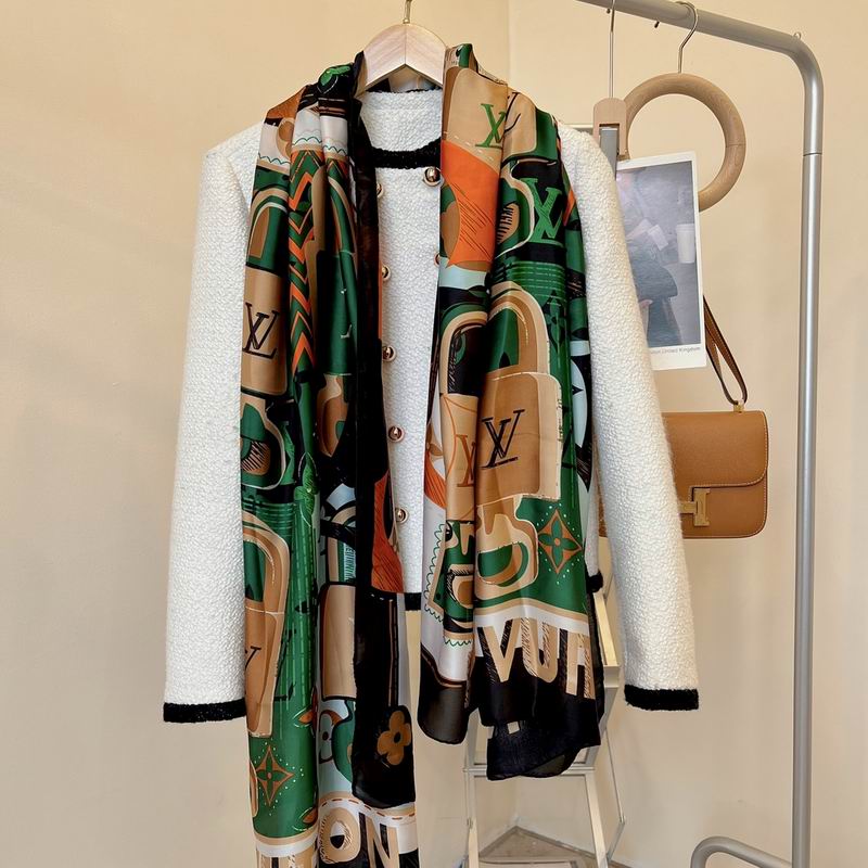 Chanel silk scarf 90-180cm E (21)