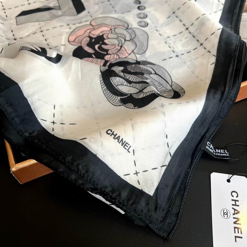 Chanel silk scarf 90-180cm E (3)