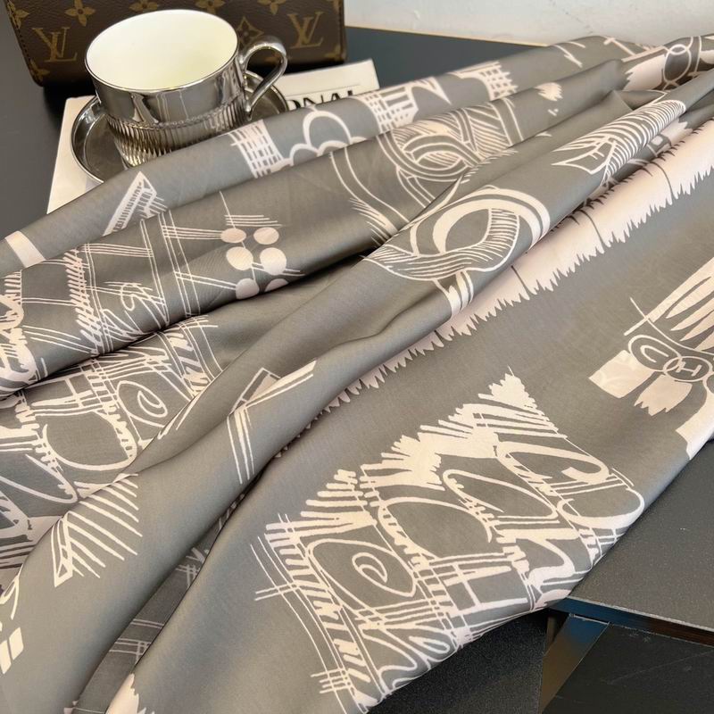 Chanel silk scarf 90-180cm E (3)