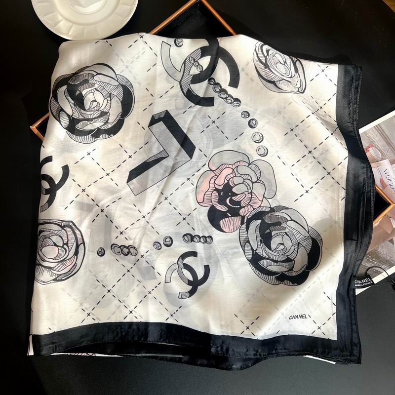 Chanel silk scarf 90-180cm E (4)