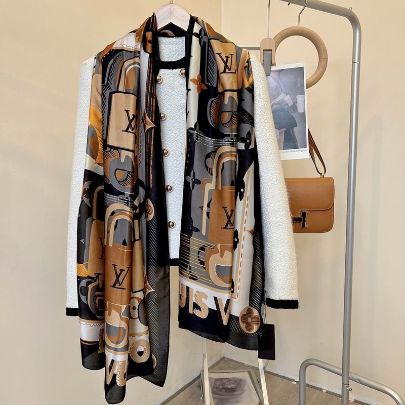 Chanel silk scarf 90-180cm E (5)