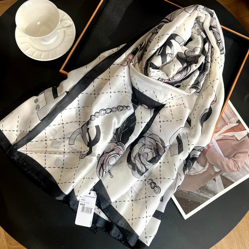 Chanel silk scarf 90-180cm E (7)