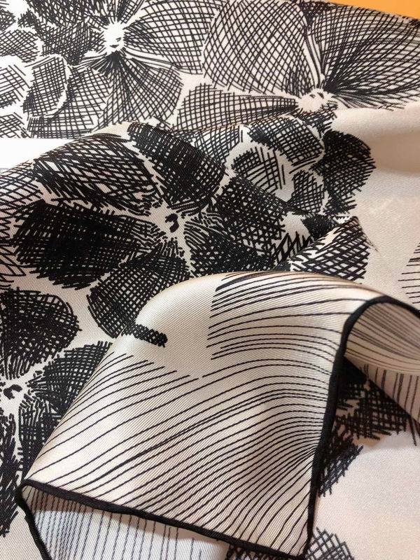 Chanel silk scarf 90X90cm E (11)