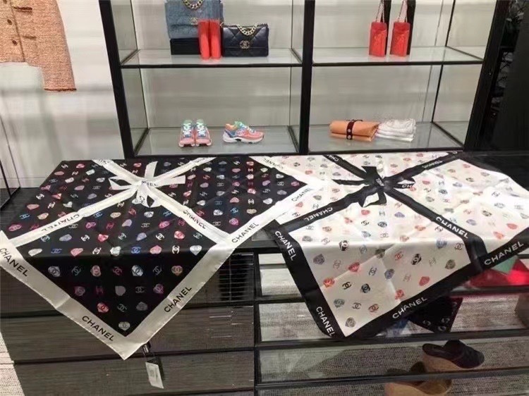Chanel silk scarf 90X90cm E (18)