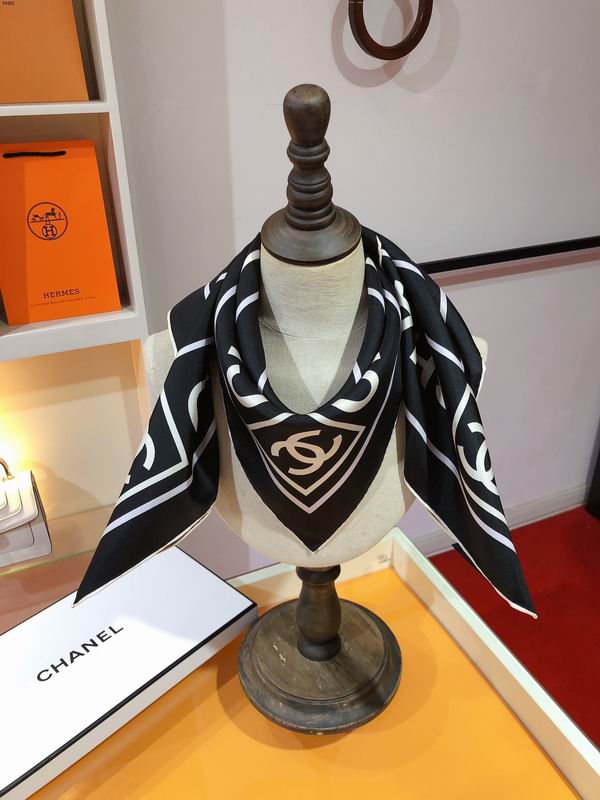 Chanel silk scarf 90X90cm E (18)